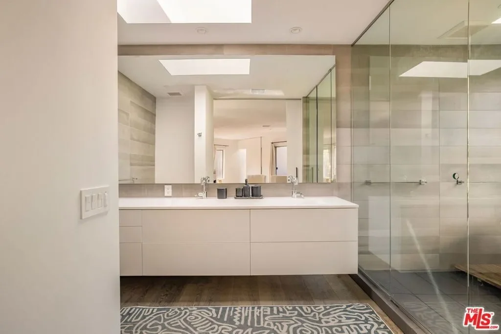 7187 Macapa Drive, Los Angeles, California, United States. - Photo 10
