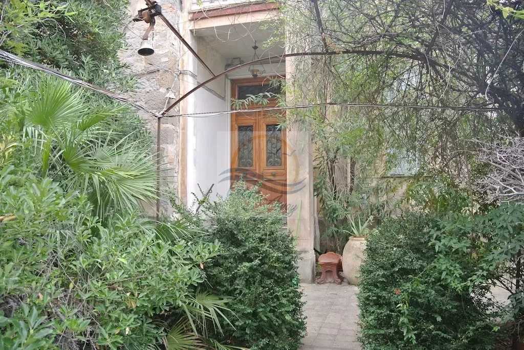 Exterior photo 5