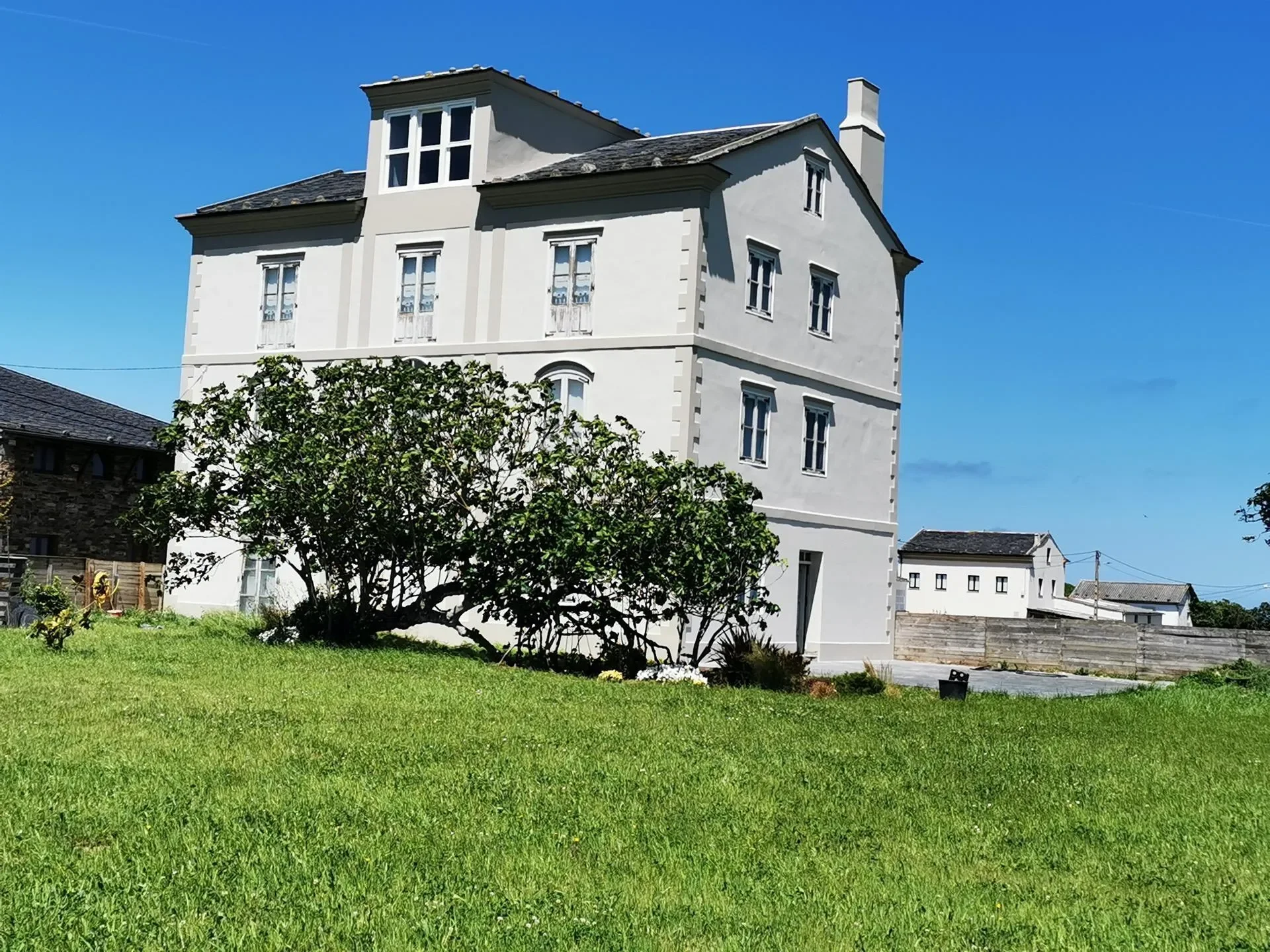 Exterior photo 10