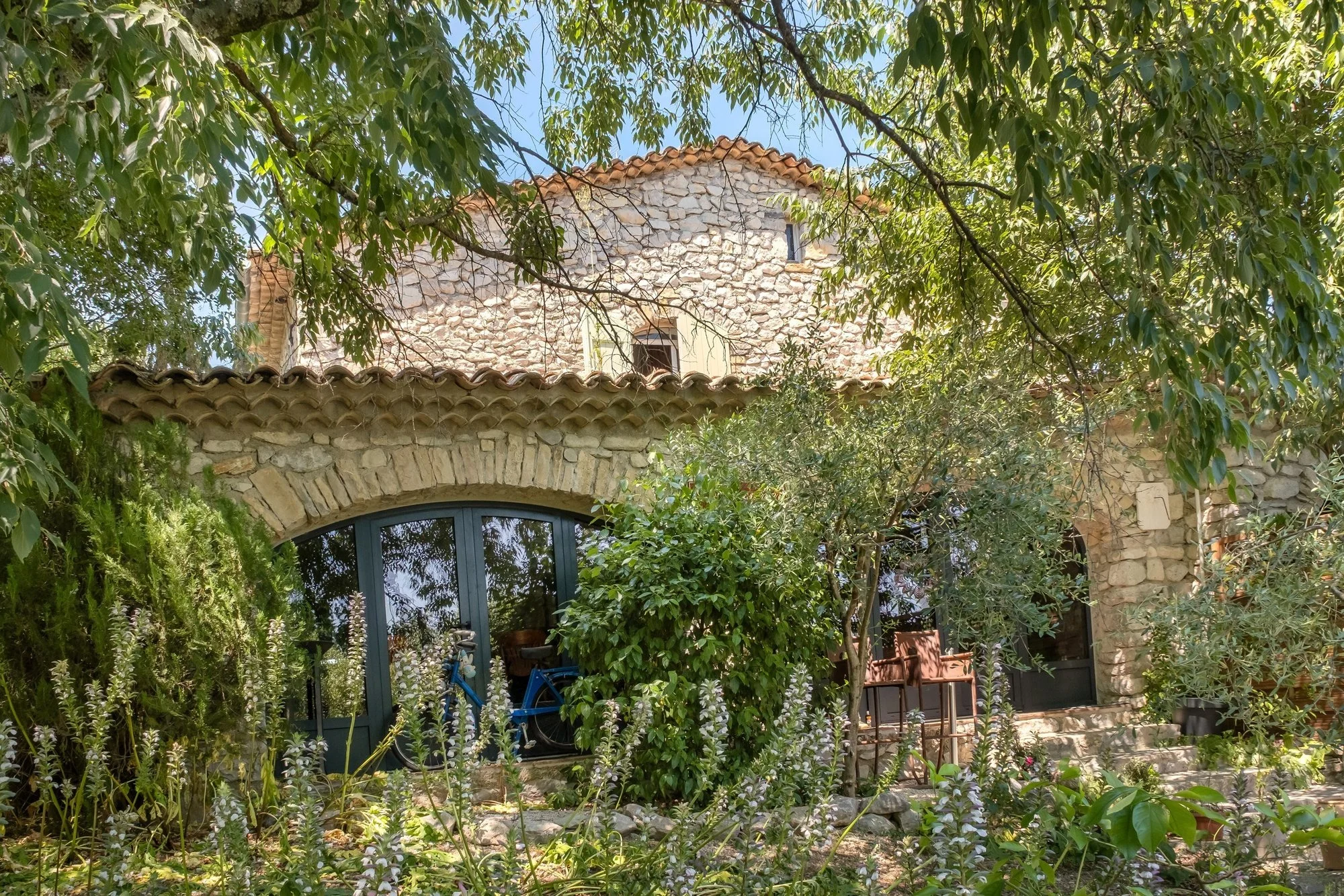 Exterior photo 3