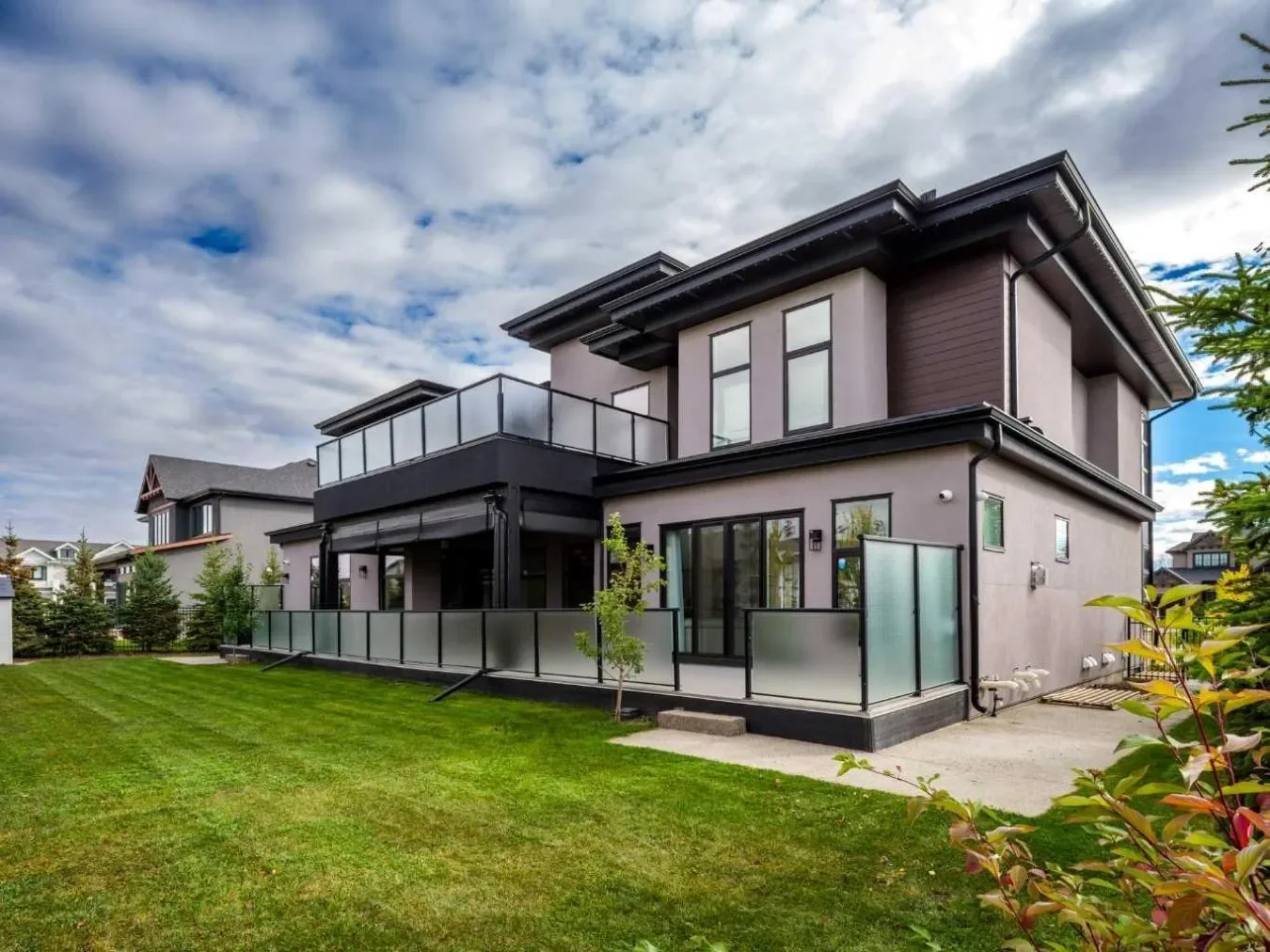 18 Damkar Drive, Calgary, Alberta, Canada. - Photo 3