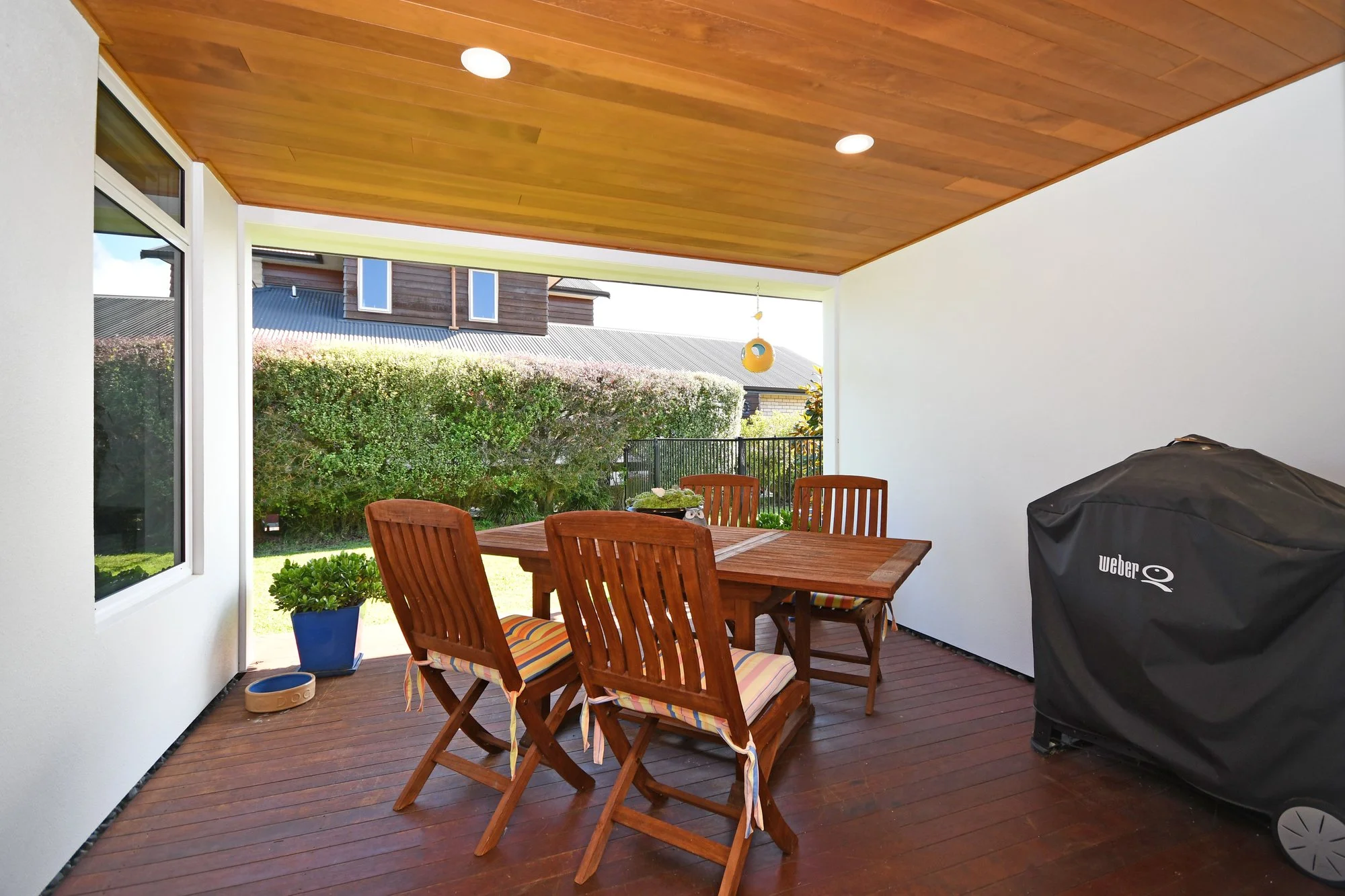 Exterior photo 1
