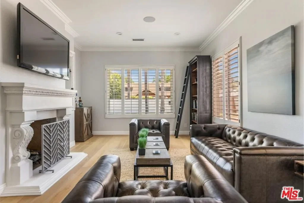 22623 Califa Street, Los Angeles, California, United States. - Photo 2