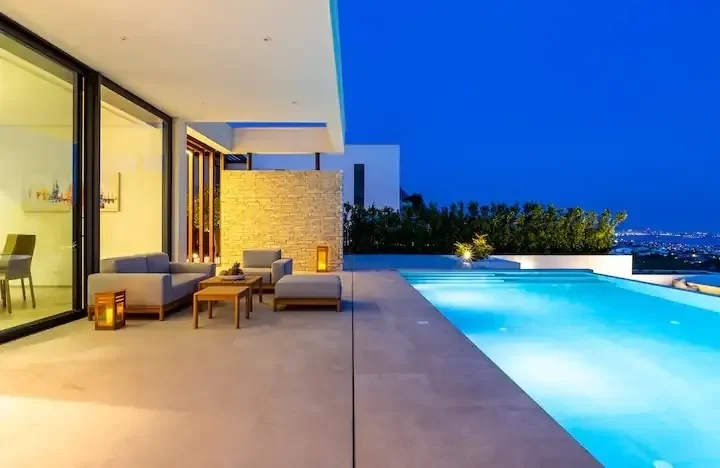 Exterior photo 6