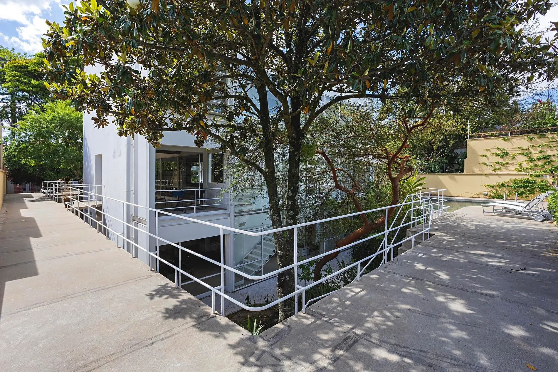 Exterior photo 9