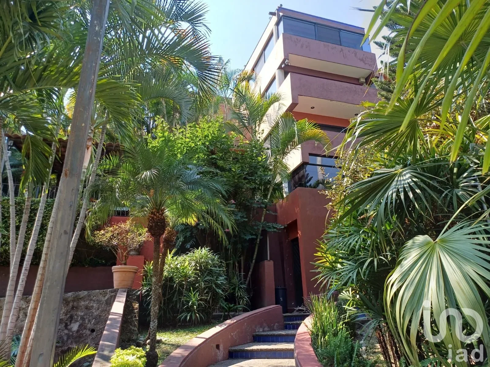 Exterior photo 5