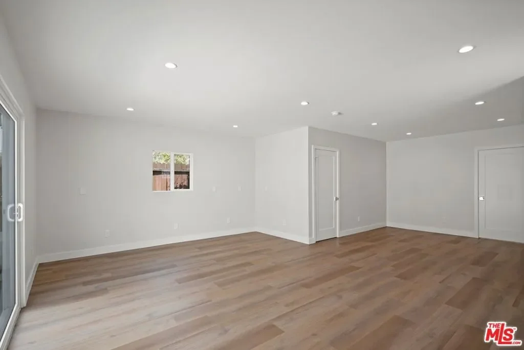 1561 East Elizabeth Street, Altadena, California, United States. - Hero Image