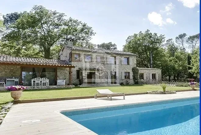 Exterior photo 3