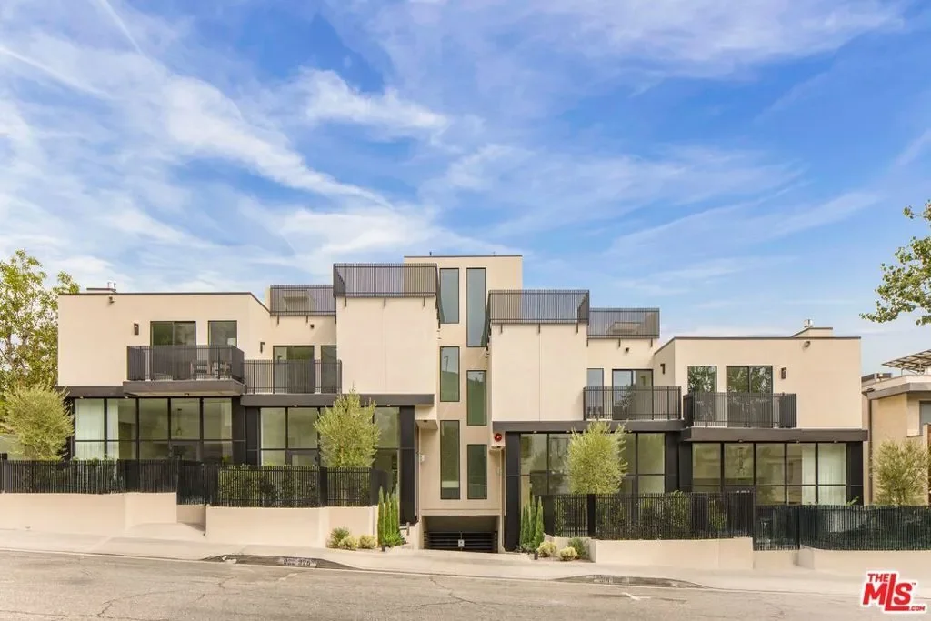 922 N West Knoll Drive, Los Angeles, California, United States. - Photo 4