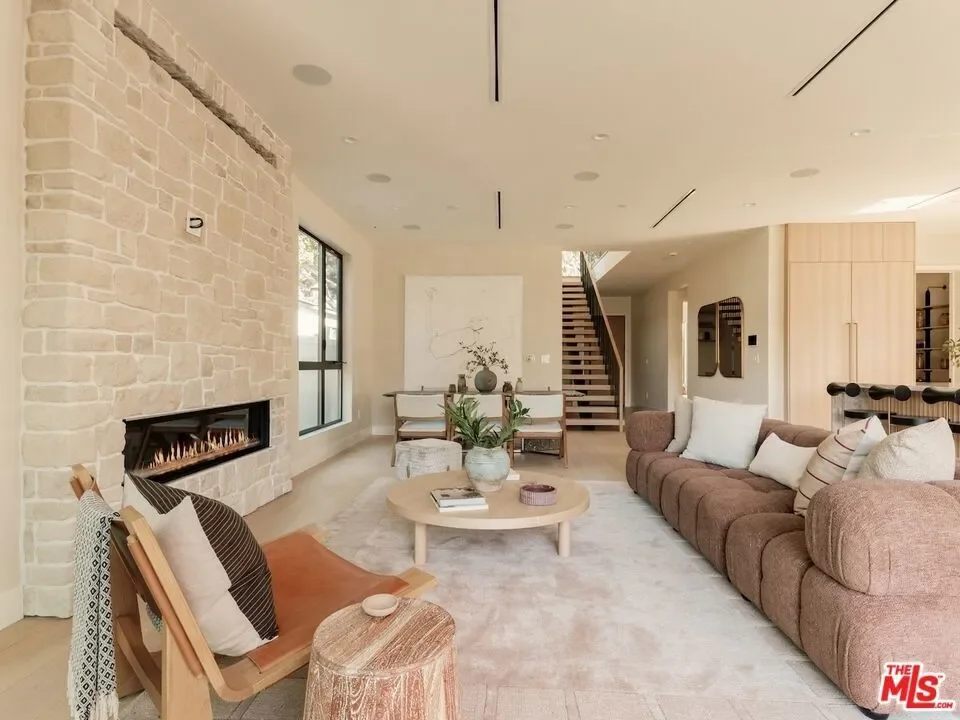 3629 Rosewood Avenue, Los Angeles, California, United States. - Photo 3