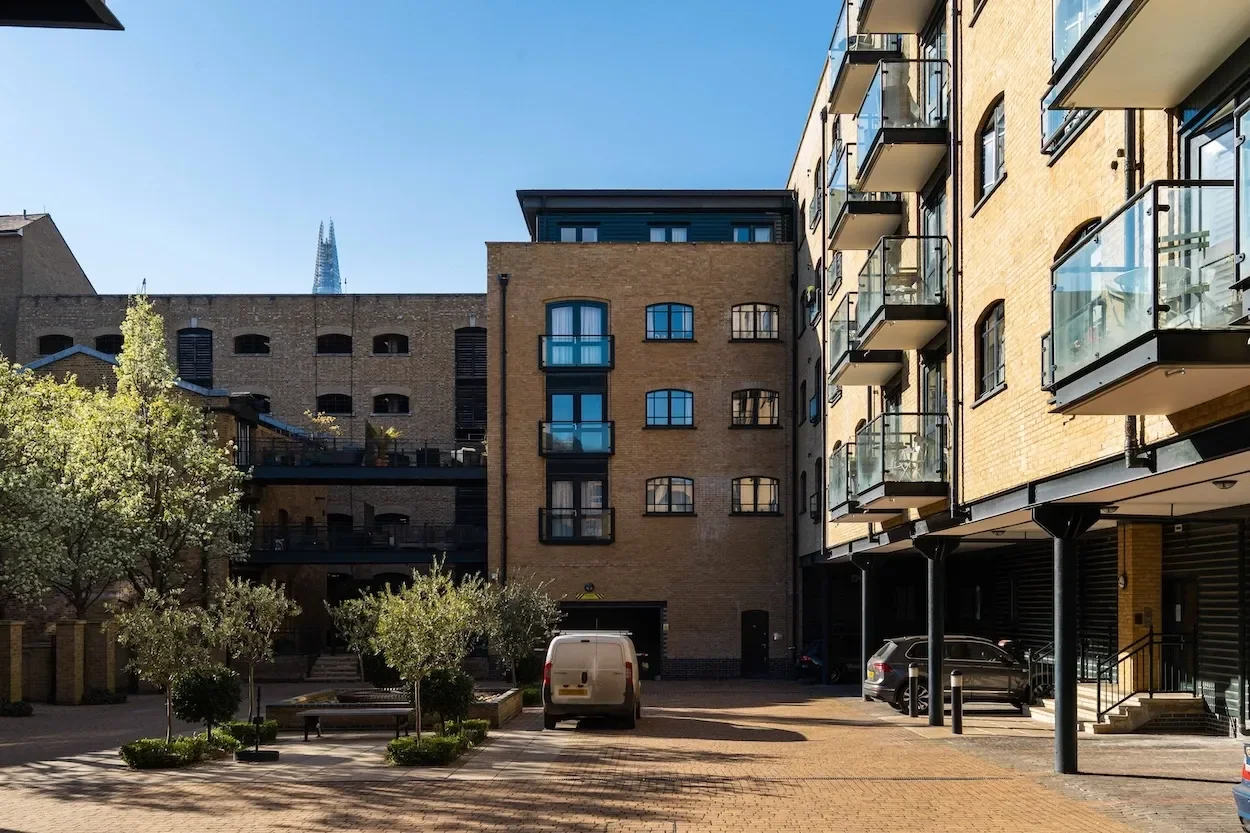 Exterior photo 4