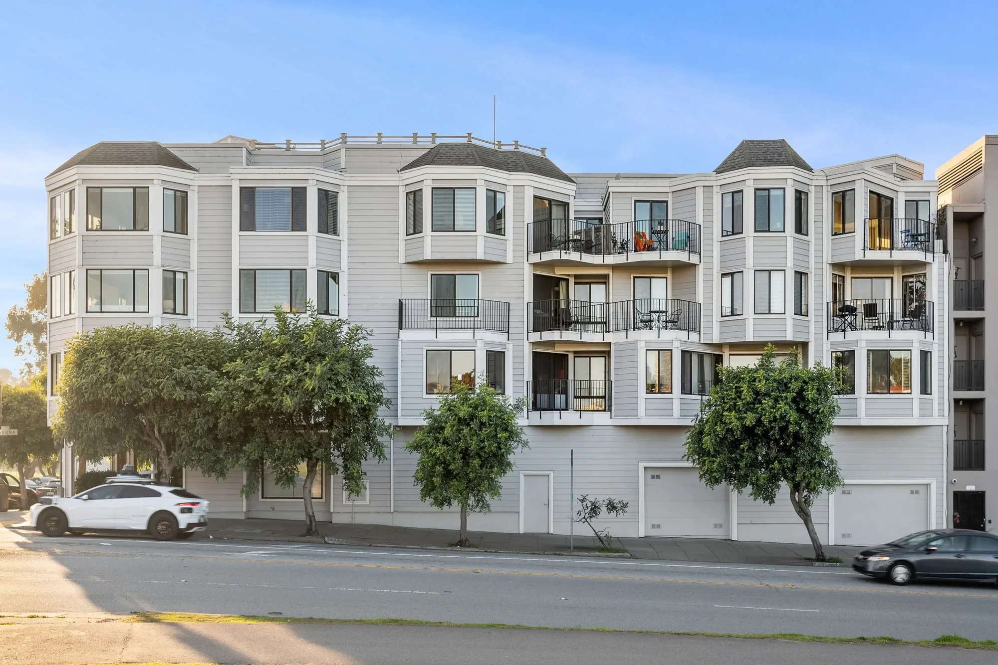 Exterior photo 5
