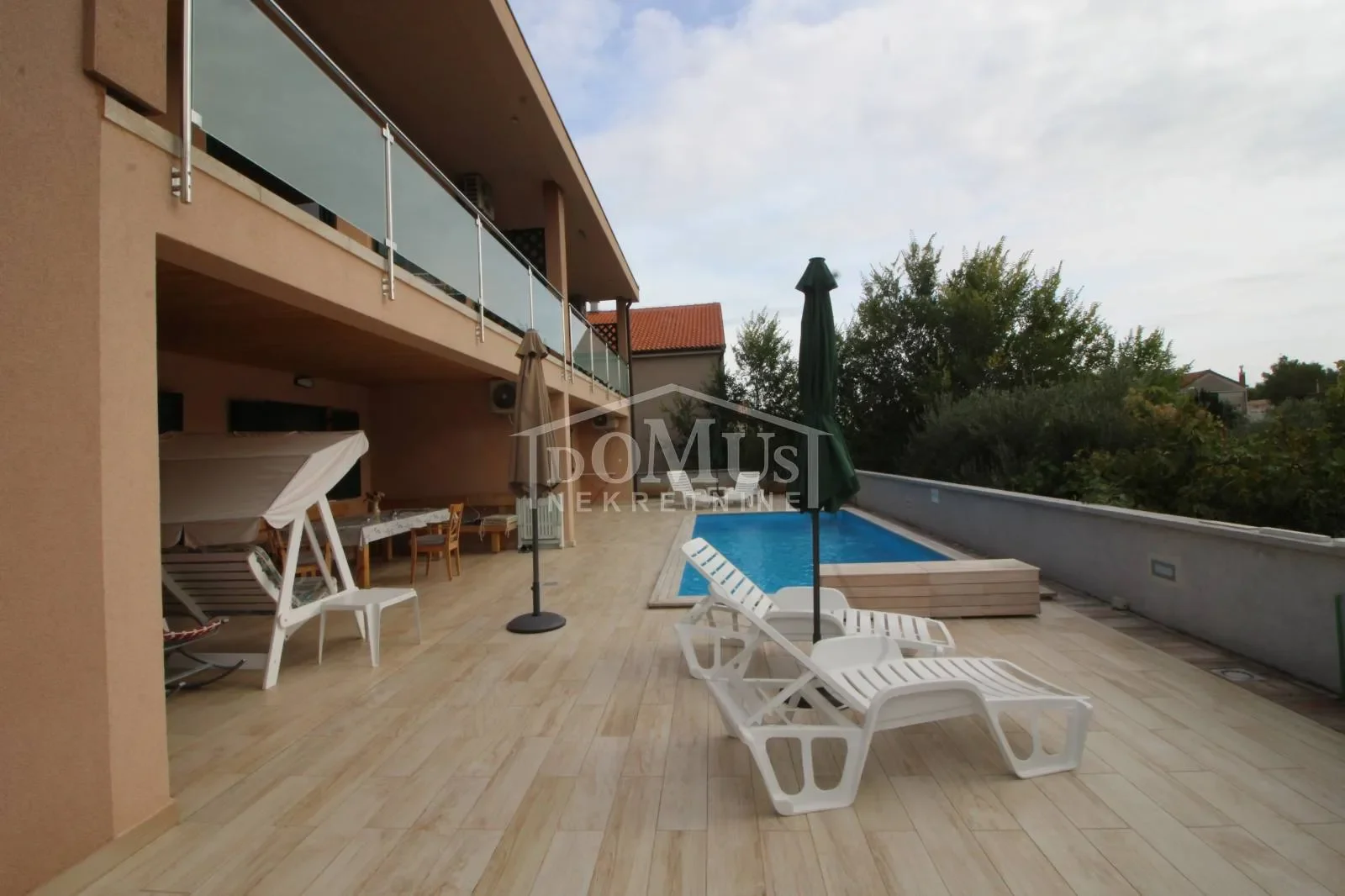 Exterior photo 7