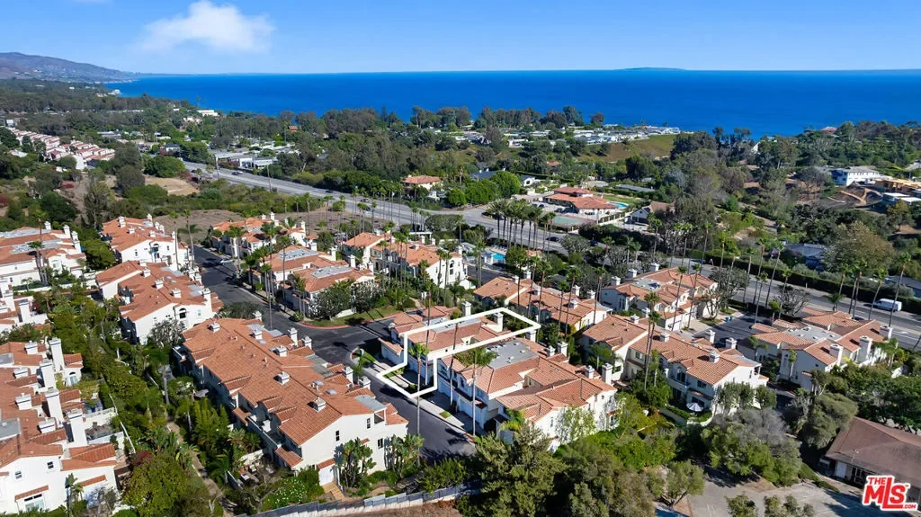 6477 Zuma View Place 125, Malibu, California, United States. - Photo 20