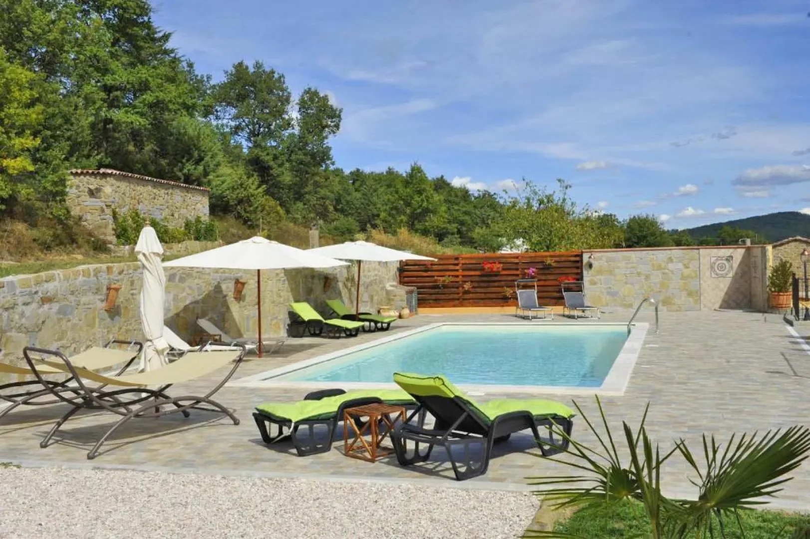Exterior photo 9