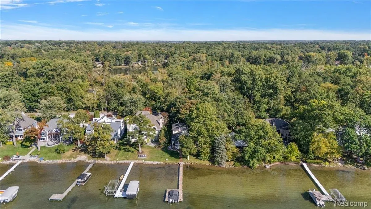 2236 Locklin Lane, West Bloomfield Charter Township, MI 48324, Orchard Lake Village, Michigan, United States. - Photo 35