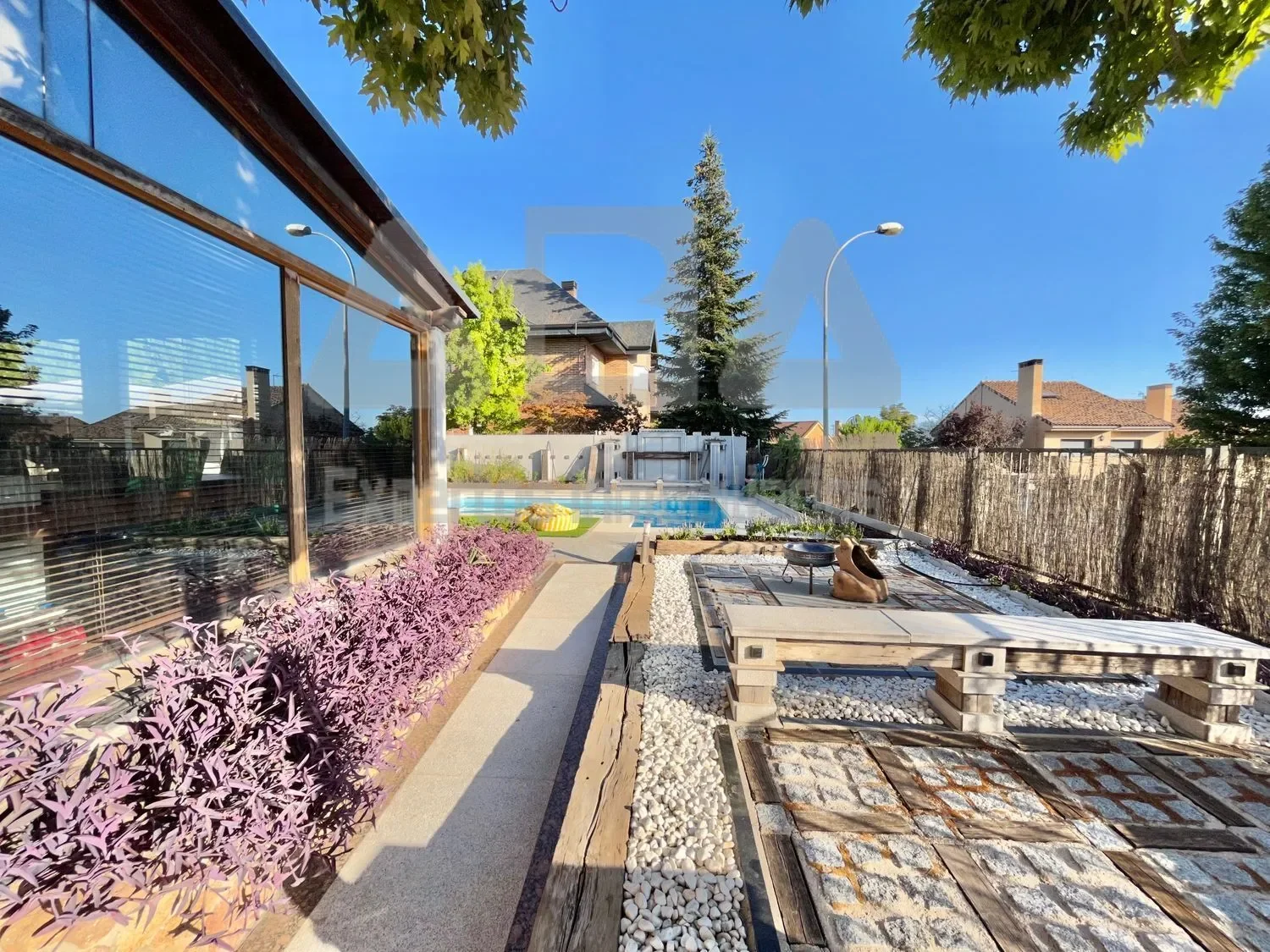 Exterior photo 9