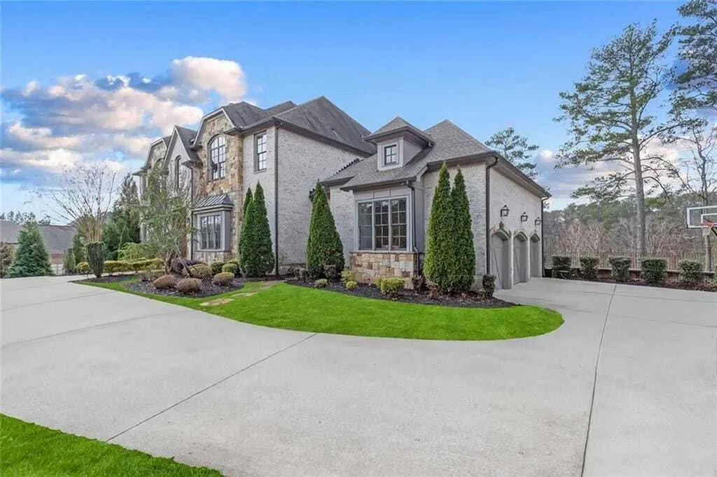 Exterior photo 8
