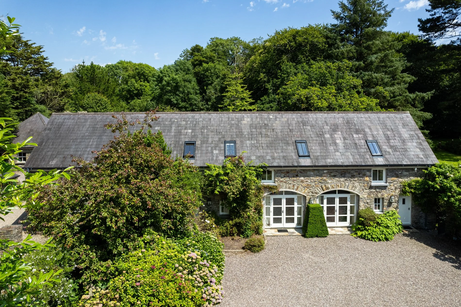 Exterior photo 6