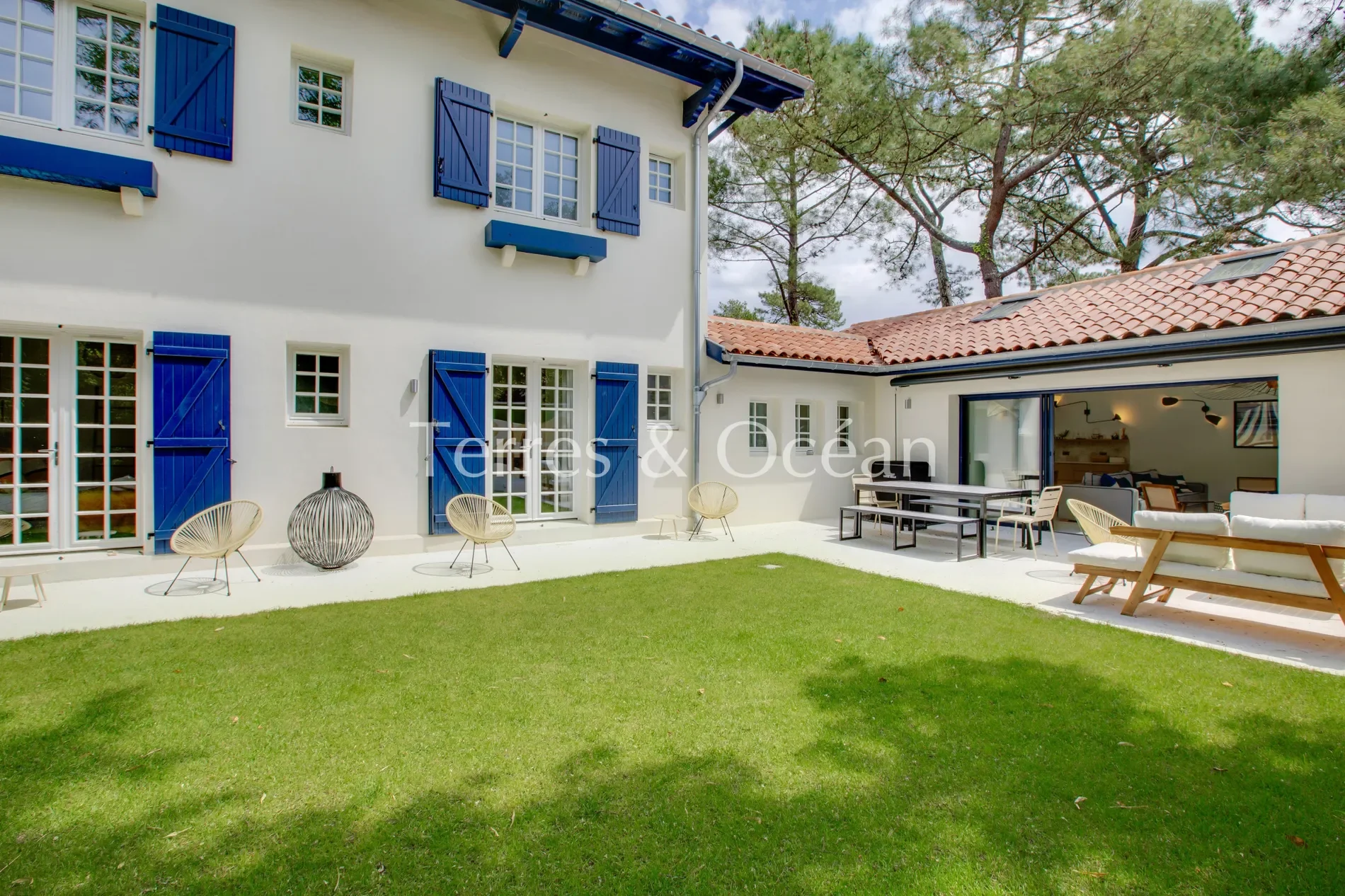 Exterior photo 3
