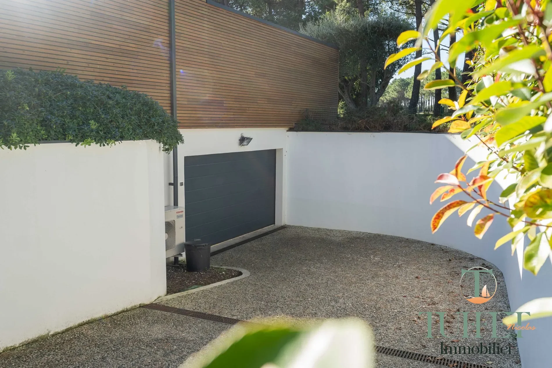 Exterior photo 10