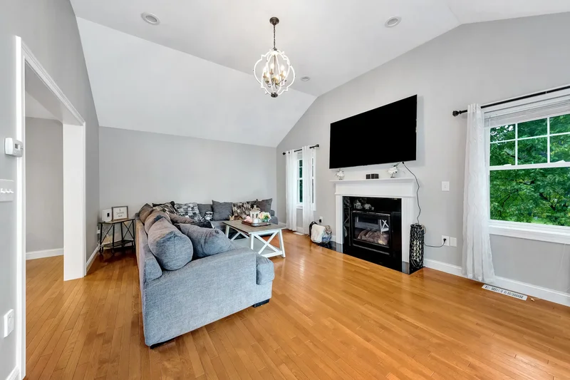 5 Oak St , Wilmington, MA 01887, Wilmington, Massachusetts, United States. - Photo 21