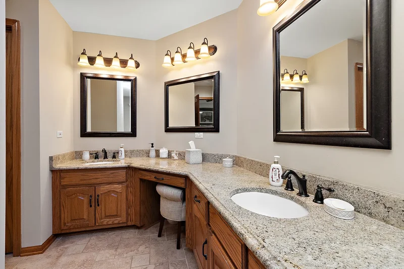 17140 Austin Lane, Orland Park, IL 60467, Orland Park, Illinois, United States. - Photo 54