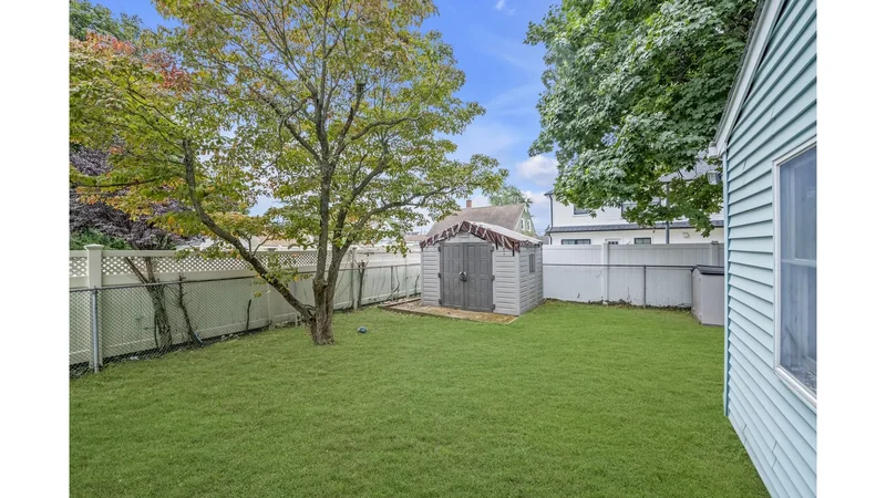 253 Raff Avenue, Carle Place, New York, United States. - Photo 17
