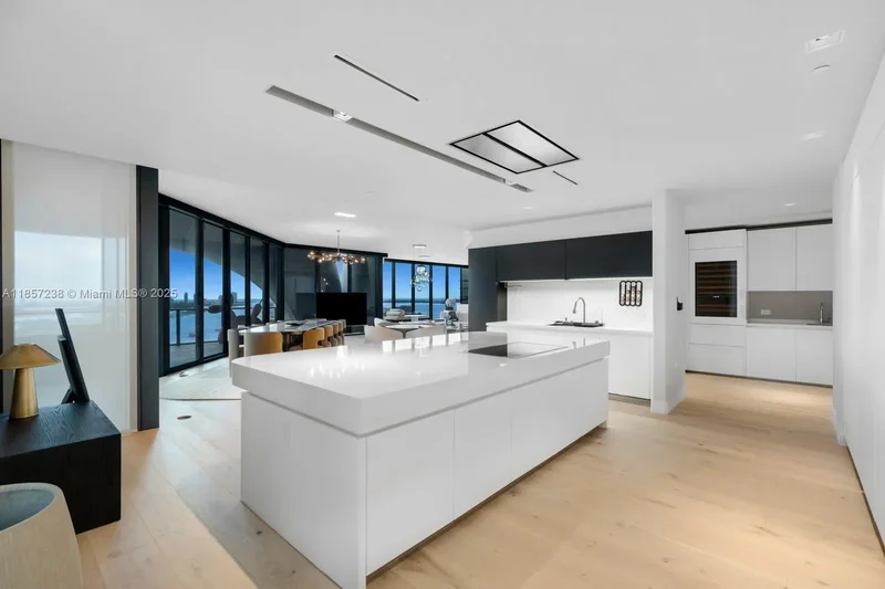 1000 Biscayne Blvd 2402, Miami, Florida, United States. - Photo 34