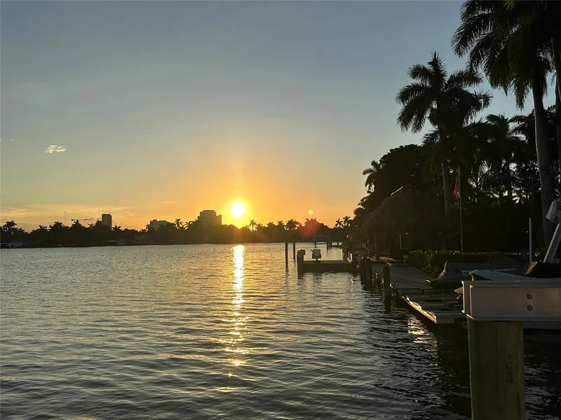 1100 N Northlake Dr, Hollywood, Florida, United States. - Photo 34