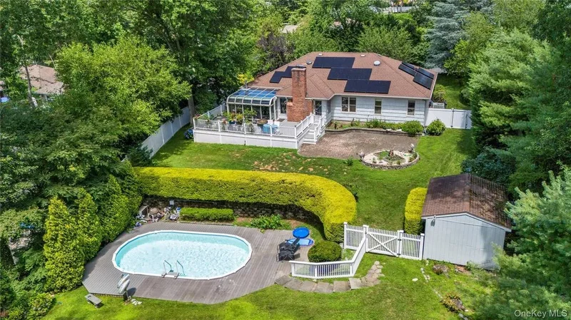 17 Melody, Bayville, New York, United States. - Photo 4