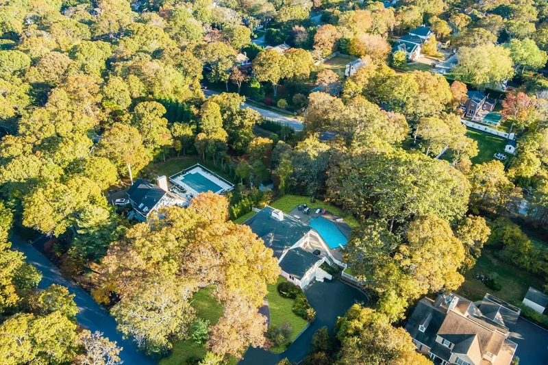 19 Bay Woods Dr, Hampton Bays, New York, United States. - Photo 11