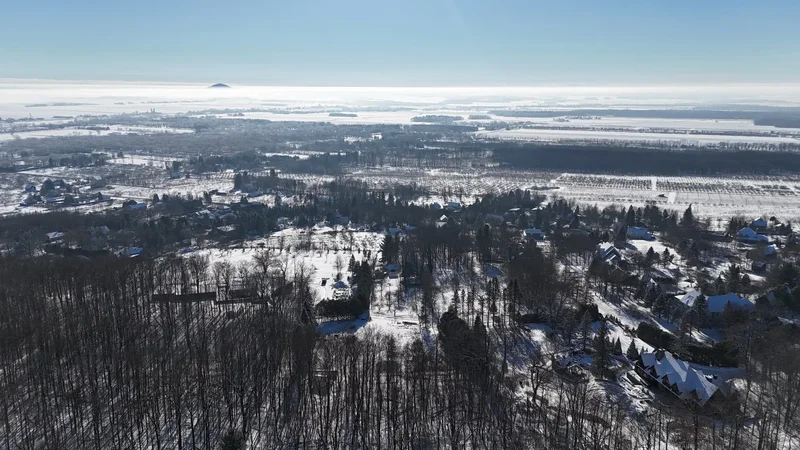 446 Ch. des Moulins, Mont-Saint-Hilaire, Quebec, Canada. - Photo 2