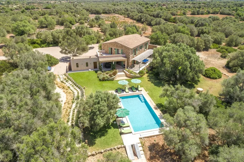 FELANITX: IDYLLIC COUNTRY ESTATE WITH HOLIDAY LICENSE AND HEATED POOL