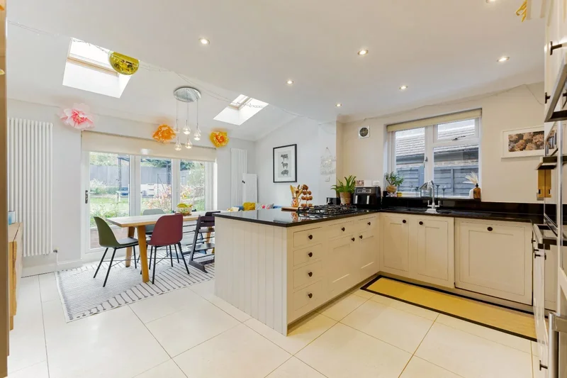 Park Rise, Harpenden, Hertfordshire, Harpenden, England, United Kingdom. - Photo 3