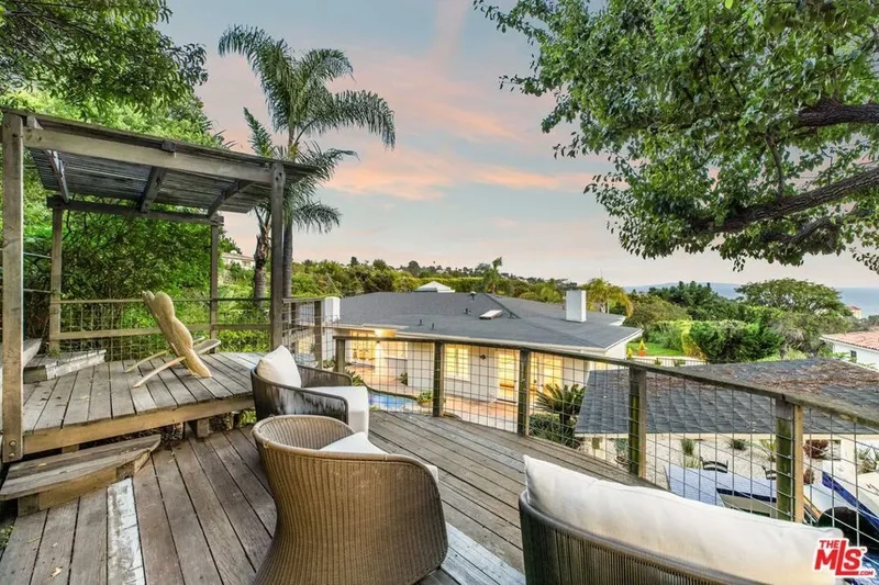 341 Surfview Drive, Los Angeles, California, United States. - Photo 13