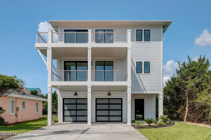 Single Family Residence in Surf City