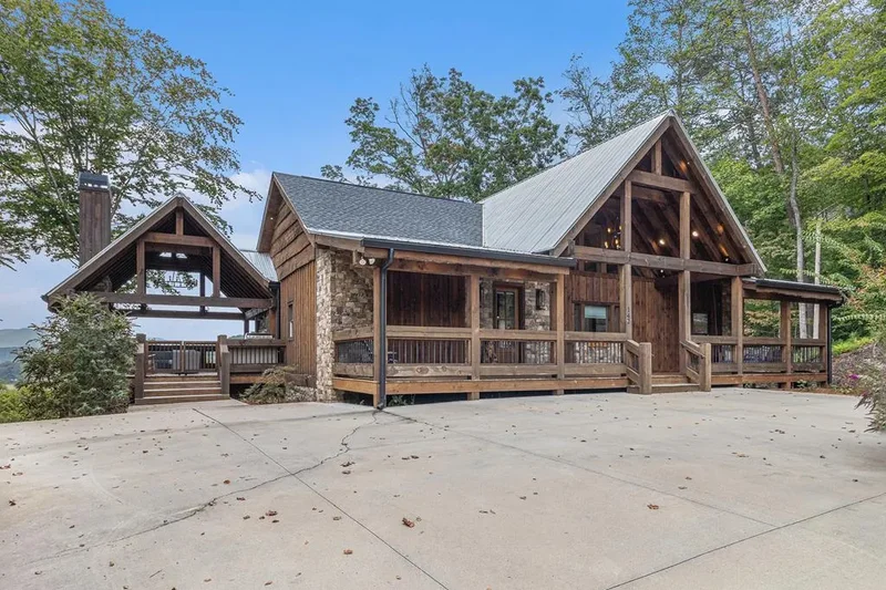 5 Bedrooms Single Family Detached