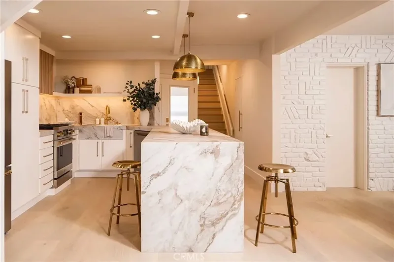 1344 W Bay Avenue, Newport Beach, California, United States. - Photo 13
