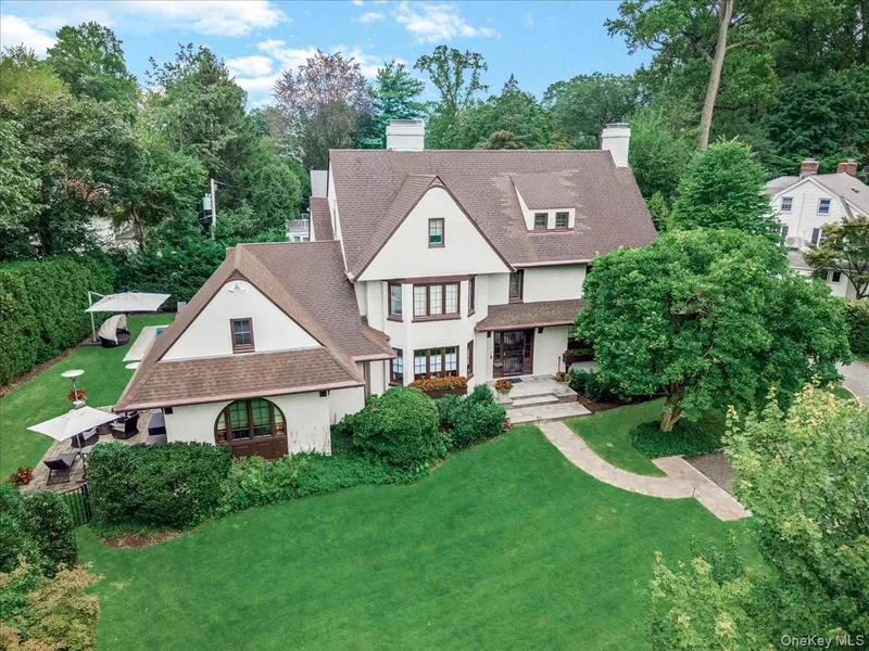 14 Magnolia Drive, Great Neck, NY 11021, Great Neck, New York, United States. - Photo 11