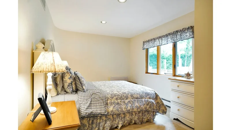 3 Harbor Rd, Hampton Bays, New York, United States. - Photo 17