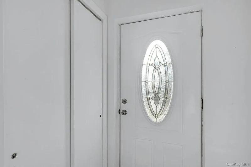 822 Hollywood Avenue, New York, New York, United States. - Photo 23