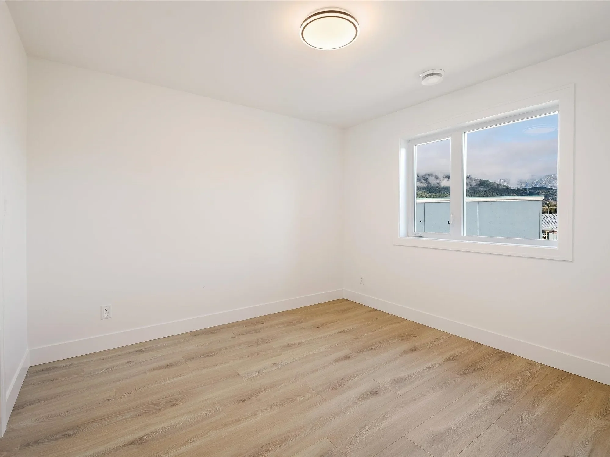 1005 Phare Crescent, Pemberton, British Columbia, Canada. - Photo 11