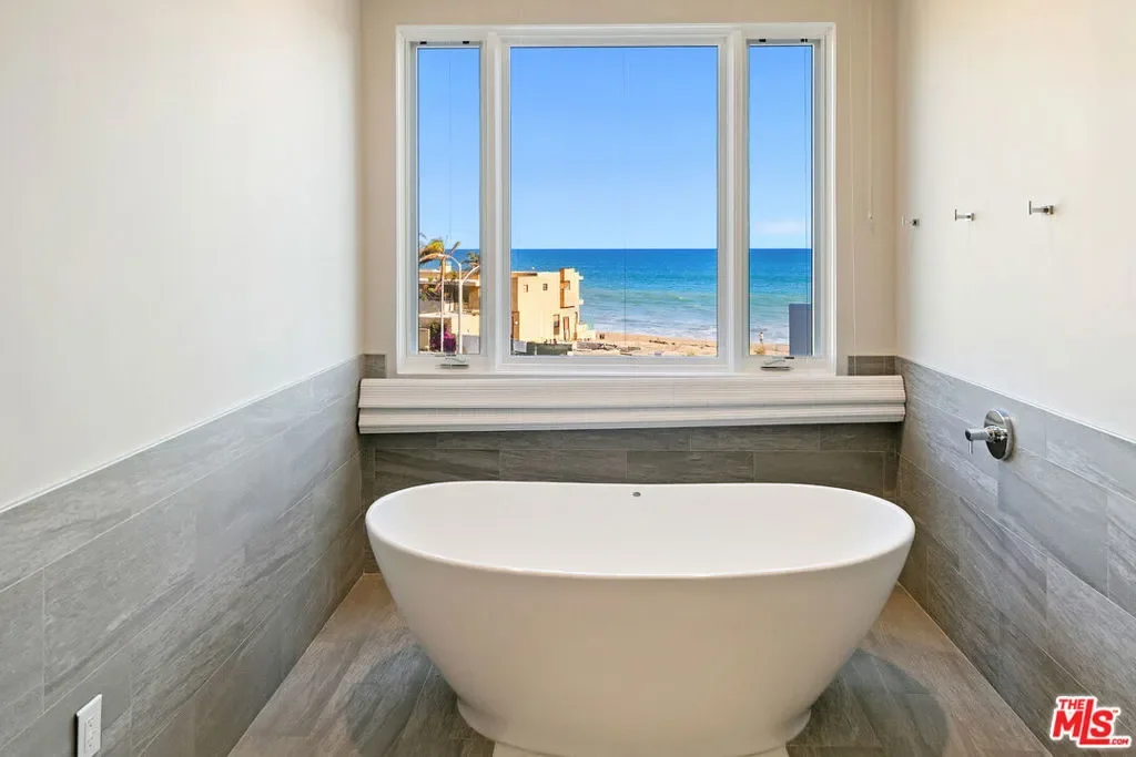 22065 Pacific Coast Highway 7, Malibu, California, United States. - Photo 19