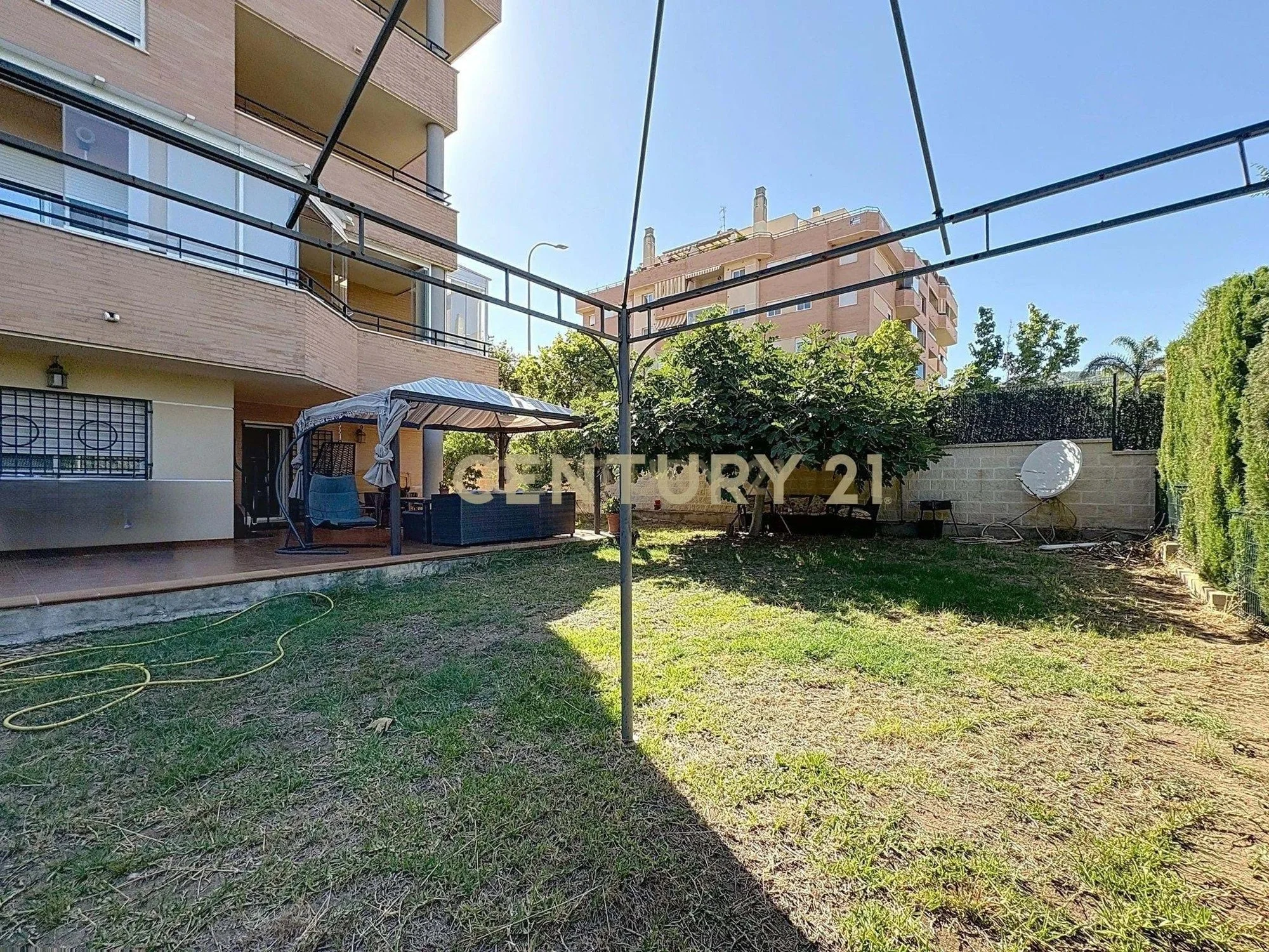 Exterior photo 3