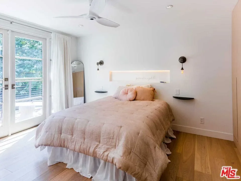 3279 Ledgewood Drive, Los Angeles, California, United States. - Photo 22