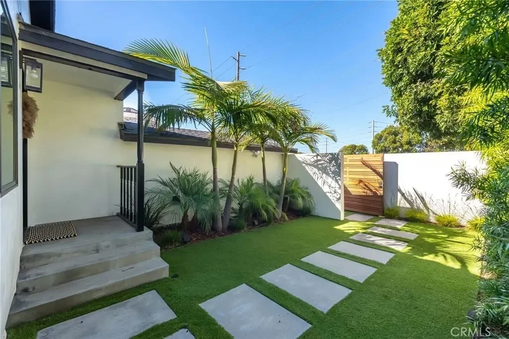 966 Rosecrans Avenue, Manhattan Beach, California, United States. - Photo 6