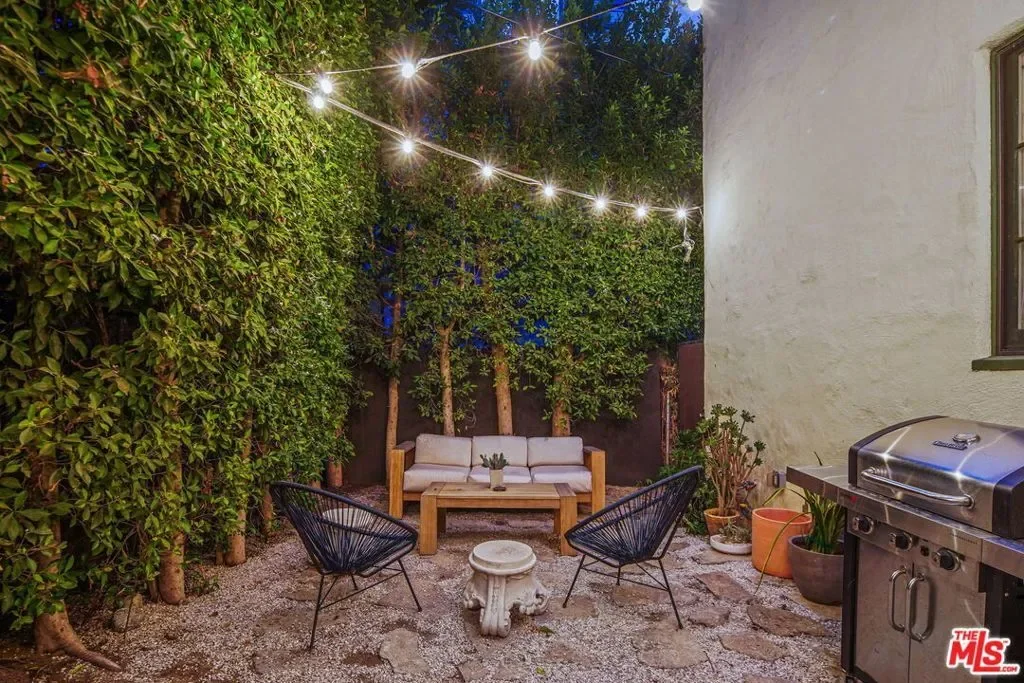 8210 Willoughby Avenue, Los Angeles, California, United States. - Photo 8