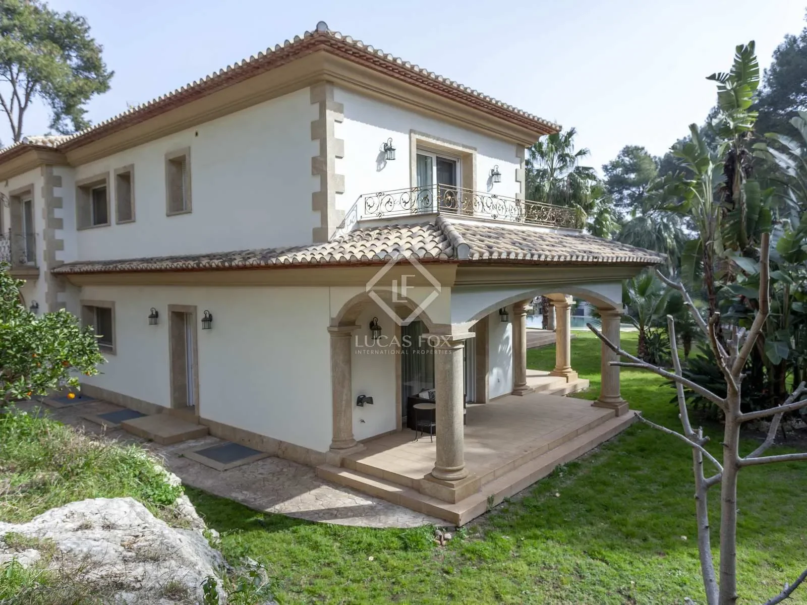 Exterior photo 9