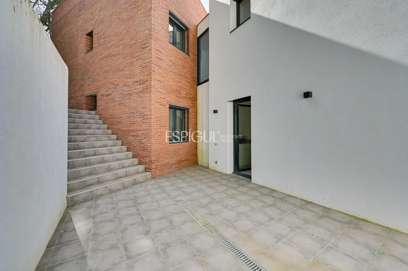 Exterior photo 7